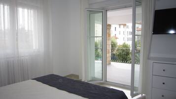 7 bedrooms, iron/ironing board, free WiFi, bed sheets