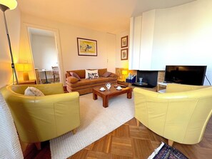 TV - Le Penthouse Thorigny (Paris)