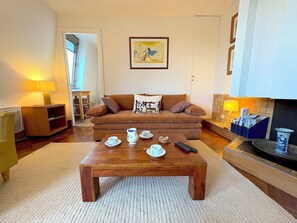 TV - Le Penthouse Thorigny (Paris)