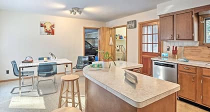 Quiet and Private 3 Bedroom Waterfront home among 50 Acres of Woodland