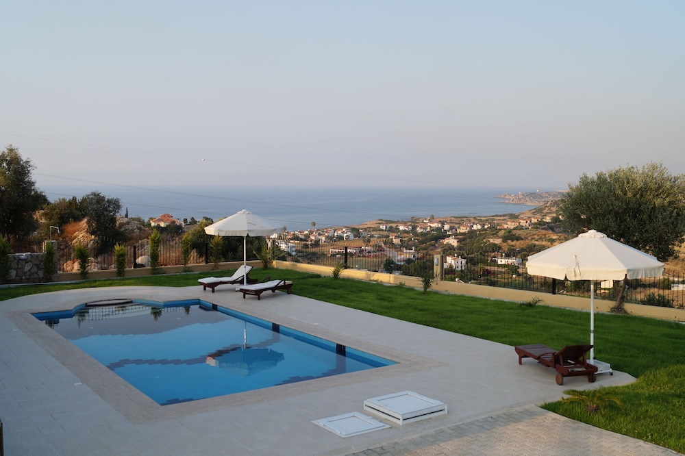 * Neu * Luxusvilla Mit 4 Betten Und Unvergleichlichem Berg- Und Strandblick, Friedlichkeit !! - Zypern
