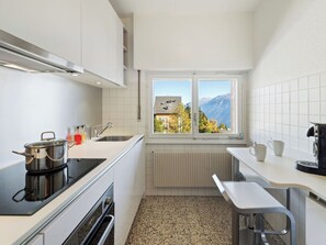 KĂŒhlschrank, Ofen, GeschirrspĂŒler, Toaster