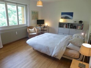 1 chambre, bureau, fer et planche Ă repasser, Wi-Fi