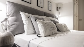 3 habitaciones, tabla de planchar con plancha, wifi y ropa de cama