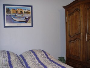 4 bedrooms, iron/ironing board, WiFi
