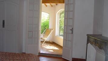 4 bedrooms, iron/ironing board, WiFi