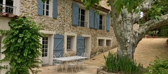 FAMILIE LEILIGHET, 2-8 personer, I PROVENCE MAS 16TH CENT., POOL, GARDEN, PARKERING