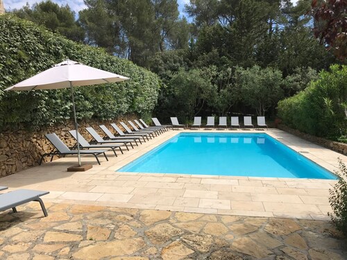 APPARTEMENT FAMILIAL, 2-8 PERSONNES, DANS MAS DU XVIè, PISCINE, JARDIN, PARKING
