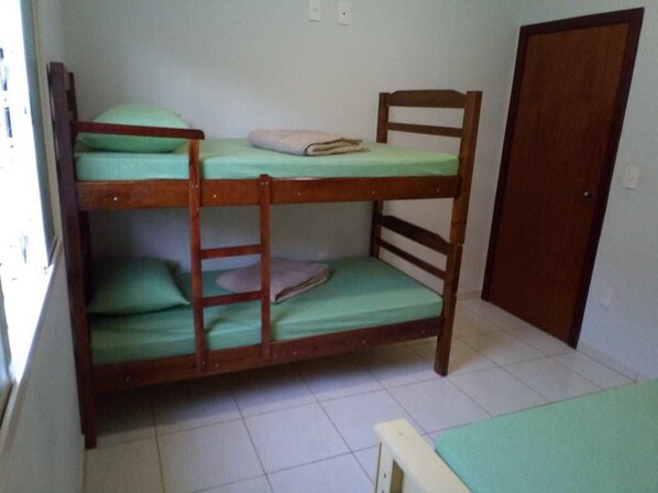 Dormitorio Mar de Minas | Desk, blackout drapes, iron/ironing board, free WiFi