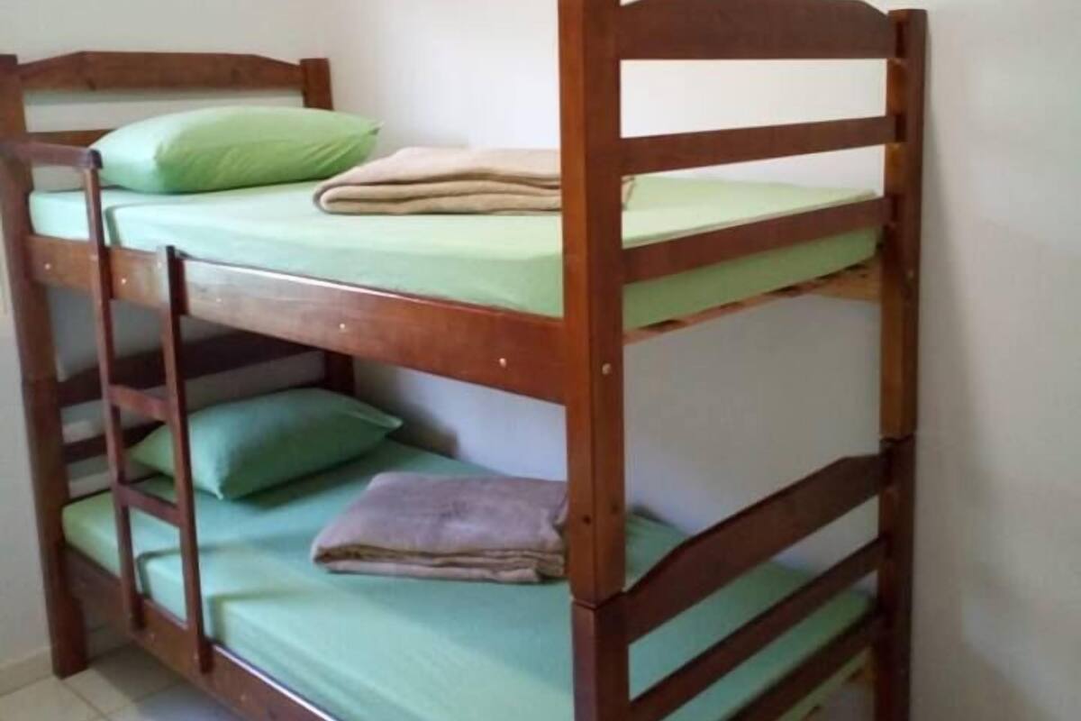 Shared Dormitory (Incríveis) | Desk, blackout curtains, iron/ironing board, free WiFi