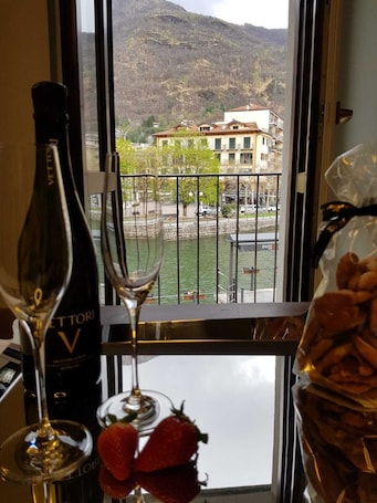 Vista dalla struttura. Chocolat la Mairie ad Omegna