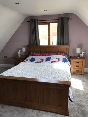 2 slaapkamers, een strijkplank/strijkijzer, reisbedje, gratis wifi