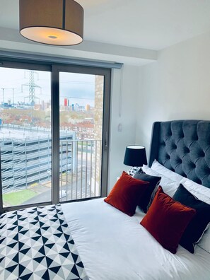 2 室のベッドルーム、アイロン / アイロン台、WiFi、ベッドシーツ