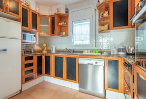 Refrigerador, microondas, horno y lavavajillas