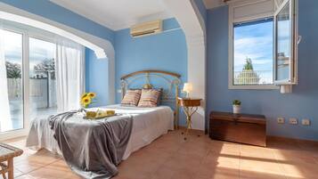 5 bedrooms, iron/ironing board, WiFi