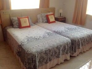 2 bedrooms, in-room safe, desk, iron/ironing board