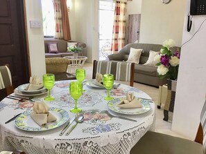 Interior - Cardamon Villa is a luxury 2 bedroom detached villa 150 meter from the beach. (Flic en Flac)