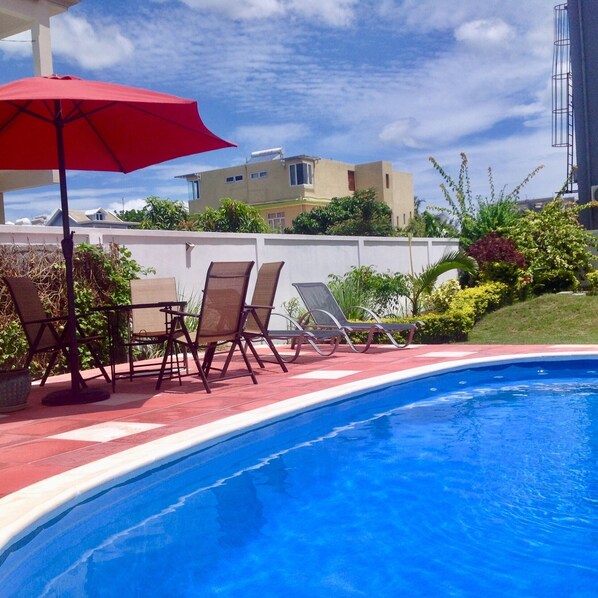 Outdoor pool - Cardamon Villa is a luxury 2 bedroom detached villa 150 meter from the beach. (Flic en Flac)
