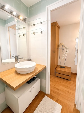 Shower, hair dryer, towels, toilet paper