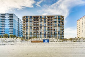 Exterior - Spacious oceanfront condo, close to restaurants + Free Attraction Tickets! (North Myrtle Beach)
