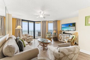 Living area - Spacious oceanfront condo, close to restaurants + Free Attraction Tickets! (North Myrtle Beach)
