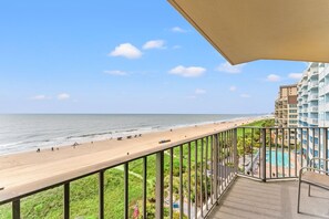 Property grounds - Spacious oceanfront condo, close to restaurants + Free Attraction Tickets! (North Myrtle Beach)
