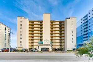 Exterior - Spacious oceanfront condo, close to restaurants + Free Attraction Tickets! (North Myrtle Beach)