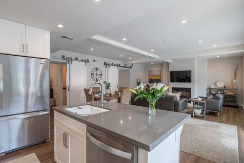 Carmel-By-The-Sea Two King Bedroom en-suite Bath Rental in Town