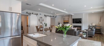 Carmel-By-The-Sea Two King Bedroom en-suite Bath Rental in Town