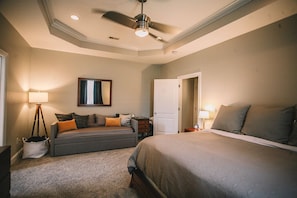 3 bedrooms, desk, iron/ironing board, free WiFi
