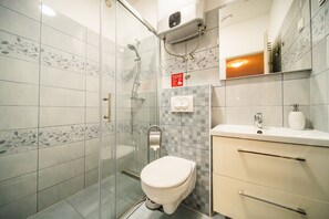 Shower, hair dryer, towels - Anna in Hvar - Mittel-Dalmatien / Anna in Hvar - 1 Appartement für 4 Personen AP1 (Hvar)