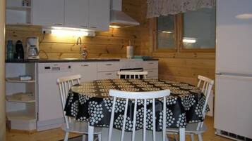 Fridge, microwave, dishwasher, cookware/dishes/utensils