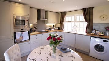 Cottage, Ensuite | Restaurant