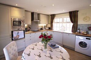 Cottage, Ensuite | Restaurant