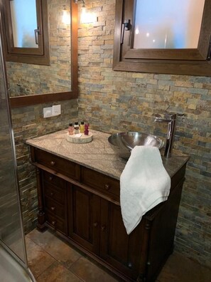 Shower, hair dryer, bathrobes, towels - Villa Cantos del Grillo. Tranquility and peace to spend as a family. (Ingenio)