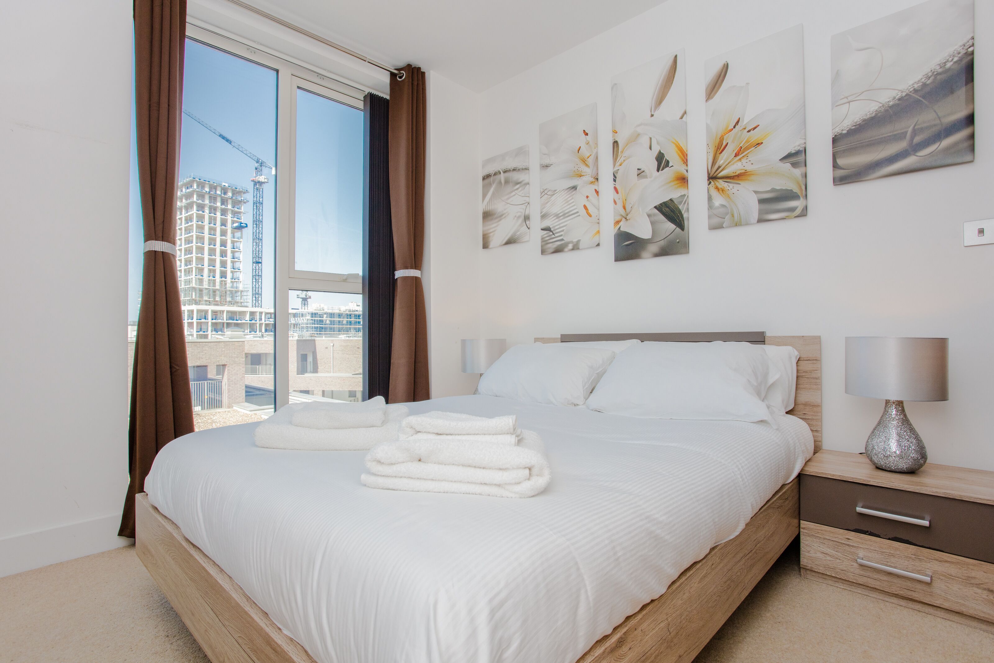 2 habitaciones, escritorio, tabla de planchar con plancha y wifi gratis 