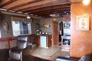 Panoramic Suite, 1 Queen Bed, Ocean View | Private kitchen