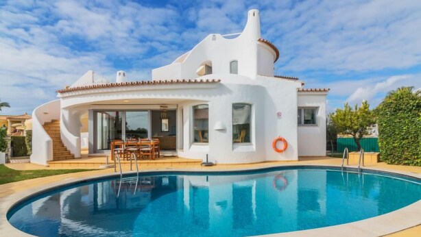 A modern white villa with a swimming pool, a patio with outdoor furniture, and a staircase leading to the entrance. - Arribas Villa by Interhome (Guia)