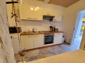 Kühlschrank, Mikrowelle, Ofen, Geschirrspüler