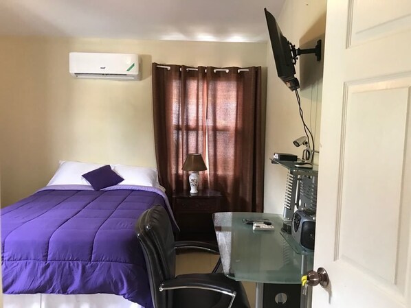 Basic Double Room, 1 Double Bed | Down comforters, iron/ironing board, free WiFi, bed sheets