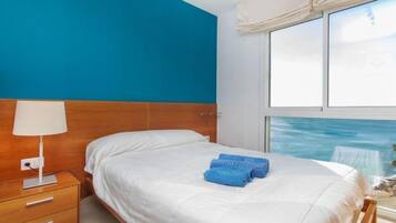 2 slaapkamers, een bureau, een strijkplank/strijkijzer, wifi