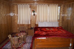 Chambre Deluxe, 1 très grand lit, vue montagne | Salle de séjour