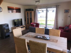 Unclassified image, 4 of 42, button - Haus Boddenblick - left side - Ferienhaus Boddenblick and Kranich (Neuenkirchen)