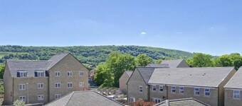 Luxury Riverside House-10 minutes walk from Otley Town Yorkshire Free Parking