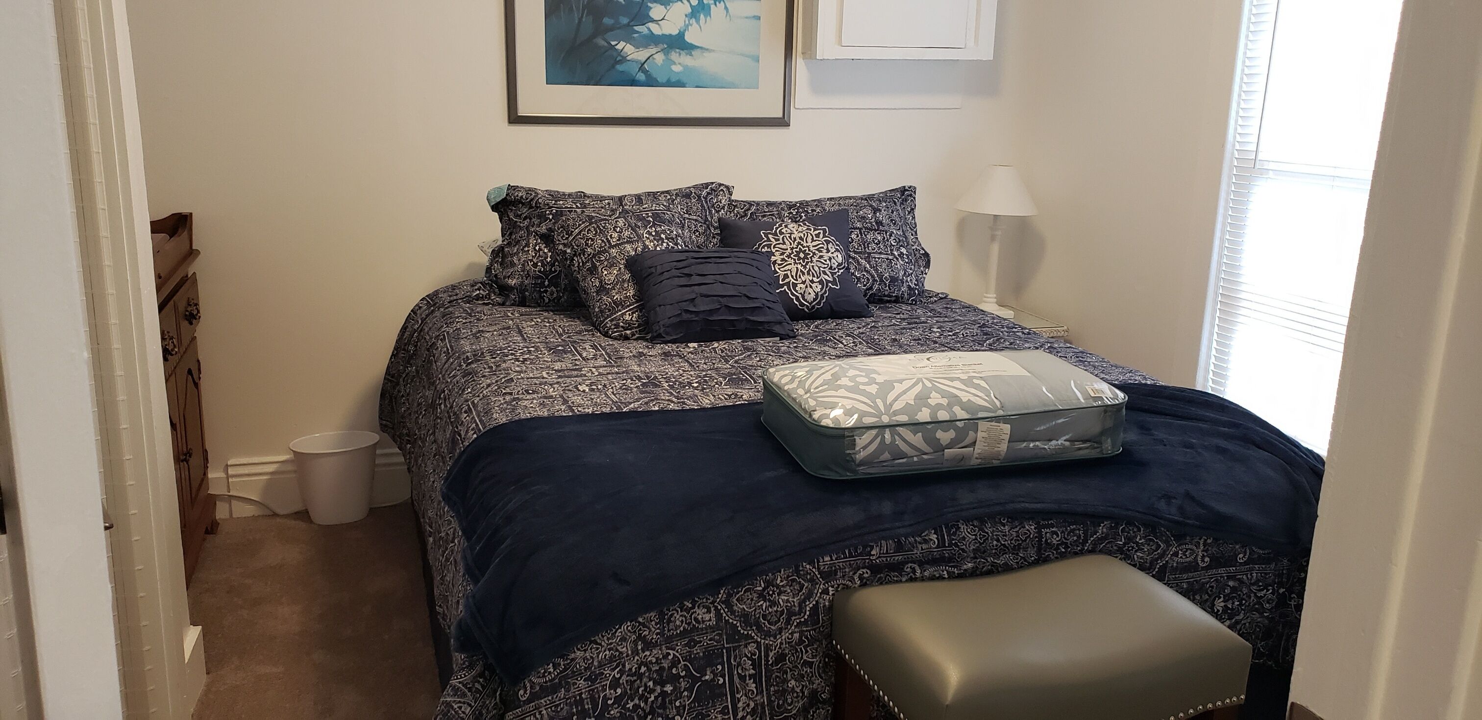 5 bedrooms, iron/ironing board, WiFi, bed sheets