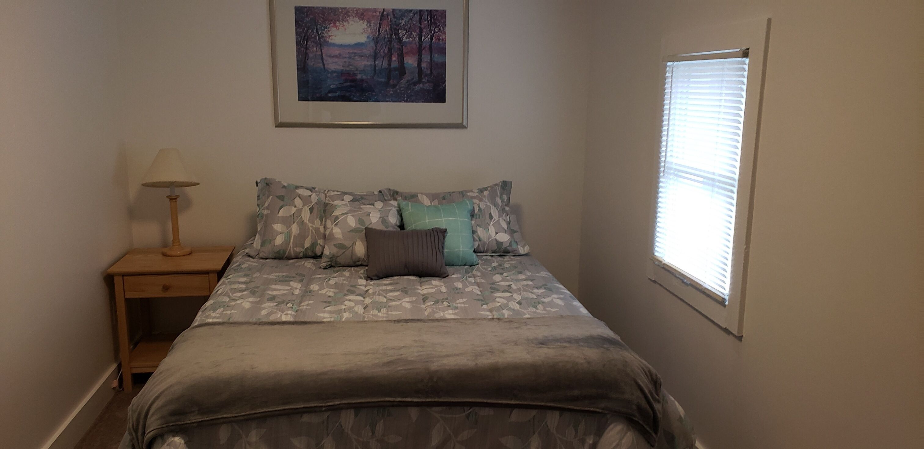 5 bedrooms, iron/ironing board, WiFi, bed sheets