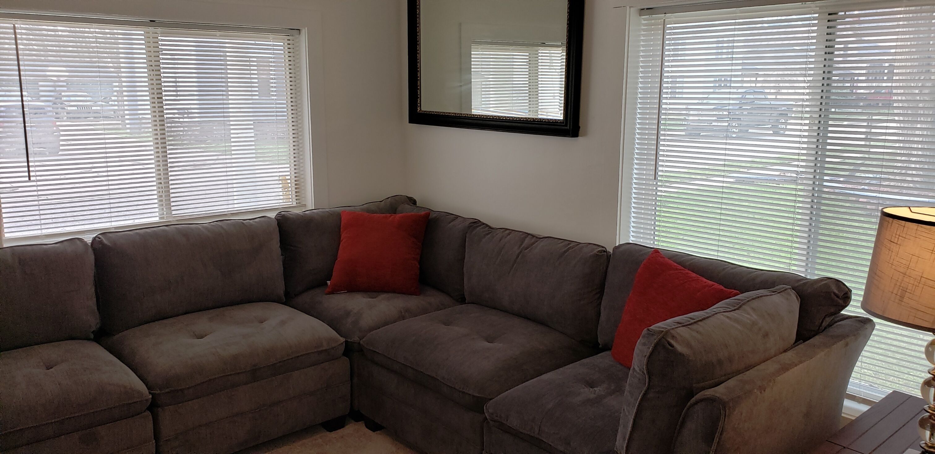 Smart TV, books, stereo, offices