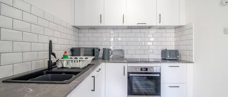 Refrigerador, microondas, horno, placa de cocina