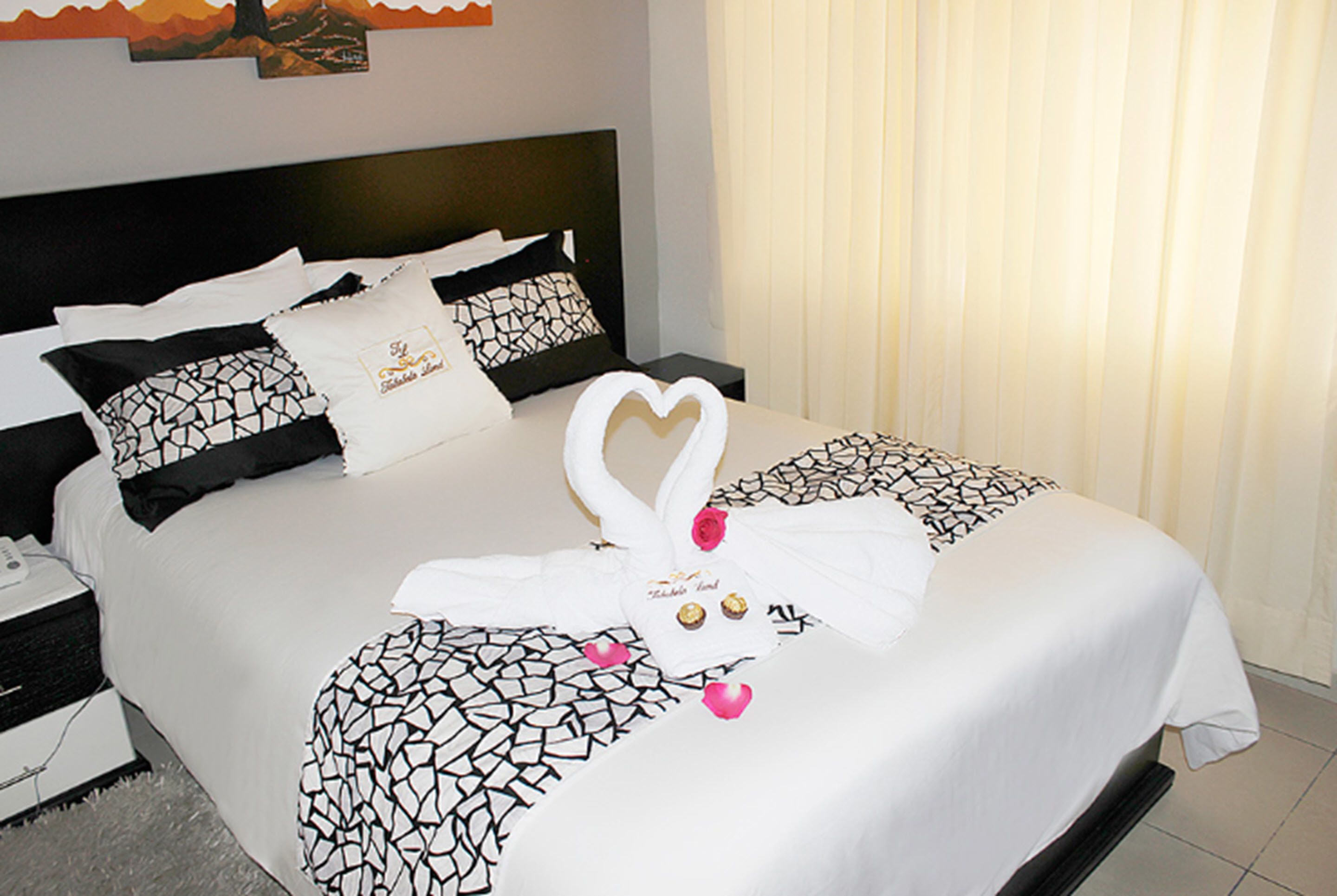 double room, 1 queen bed | 1 bedroom, hypo-allergenic bedding, in-room safe, individually decorated