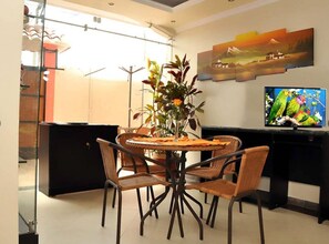 Family dining - Tababela Land (Tababela)